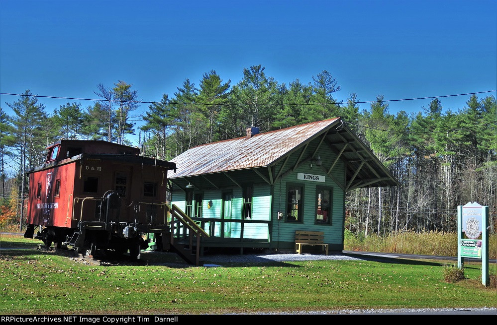 DH 35872 at the Kings station